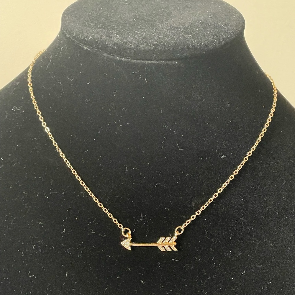Hawkeye/ black widow arrow necklace